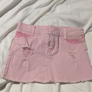 Buffalo 8 Pink Distressed Denim Mini Skirt destroyed frayed on trend euc pockets